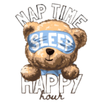 Ursinho fofo usando uma máscara de dormir, com as palavras "NAP TIME", "SLEEP" e "HAPPY hour" em destaque, ideal para produtos relacionados ao descanso e relaxamento.