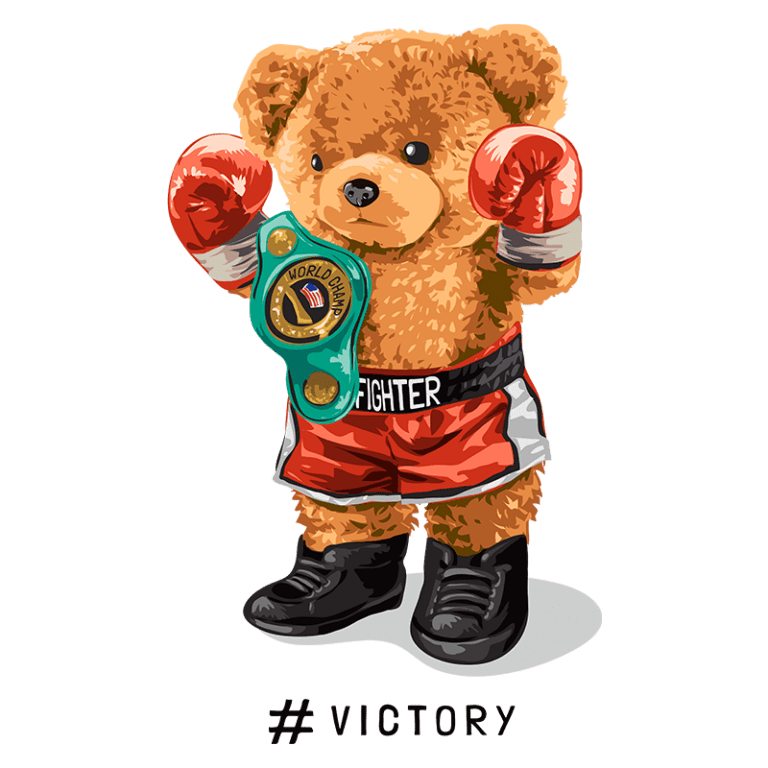 Urso de pelúcia boxeador usando luvas vermelhas e shorts vermelhos, segurando um cinturão de campeão. Design atraente com a hashtag #vitoria em destaque.