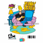 Johnny Bravo relaxando em um sofá rosa, segurando um controle remoto, com uma televisão ao seu lado. O fundo apresenta elementos coloridos dos anos 90, como um tapete estilizado e uma luminária. Logotipo do Cartoon Network na parte inferior.