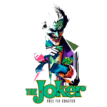 Ilustração vibrante do personagem The Joker, com uma expressão maliciosa e colorida, destacando seu traje icônico em tons de roxo e verde, segurando um microfone e uma flor, representando o elemento cômico e caótico do vilão.