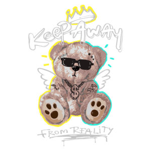 Urso de pelúcia estilizado com óculos escuros e tatuagens, sentado em uma pose descontraída. O urso possui asas e uma coroa acima da cabeça, com as palavras "Keep Away From Reality" em um estilo gráfico moderno. Ideal para produtos de moda urbana e streetwear.