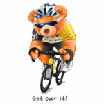 Ursinho de pelúcia vestido de ciclista, pedalando com um capacete e óculos escuros, transmitindo uma mensagem de motivação com a frase "Get Over It!". Ideal para amantes de ciclismo e produtos divertidos.