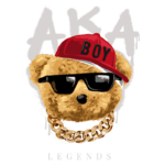 Ursinho estilizado com óculos escuros, boné vermelho escrito "BOY" e corrente dourada, com a palavra "LEGENDS" abaixo. Ideal para moda infantil e produtos descolados.
