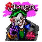Imagem do Coringa, personagem icônico da DC Comics, exibindo um baralho de cartas enquanto faz um gesto provocativo. Ele tem cabelo verde vibrante, maquiagem característica e veste um terno escuro com um laço azul e uma flor rosa. Fundo colorido com elementos gráficos.