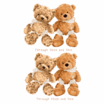 Dois ursos de pelúcia fofos, um marrom claro e outro marrom escuro, sentados lado a lado, com a frase "Through thick and thin" abaixo deles. Ideal para transmitir amizade e aconchego.
