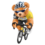 Urso de pelúcia vestido de ciclista, usando óculos de sol e capacete, pedalando em uma bicicleta de competição, promovendo esporte e diversão.