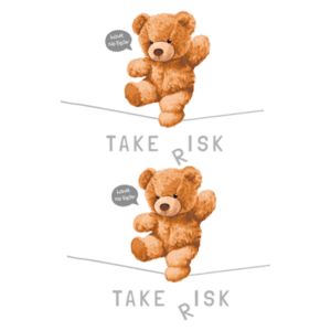 Ursinho de pelúcia animado em equilíbrio sobre uma corda, com a frase "Take Risk" e a expressão "have no fear". Design colorido e motivacional, ideal para transmitir coragem e superação.