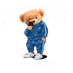 Ursinho vestido com conjunto esportivo azul, segurando um celular, com a palavra " ORIGINAL" acima e "Street wear" abaixo, em fundo verde.
