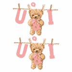 Ursinho de pelúcia fofo segurando letras decorativas "U", "&" e "I", pendurado em uma corda com prendedores, em um fundo verde. Ideal para temas de amor e amizade.