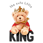Urso de pelúcia adorável usando uma coroa e capa vermelha, segurando um cetro, com a frase "the cute little KING" abaixo. Ideal para produtos infantis e decoração de festas.