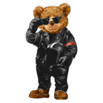 Urso estilizado usando jaqueta de couro preta, óculos escuros e luvas, posando de forma confiante com um capacete de motociclista ao lado. Ideal para temas de aventura e motocicletas.