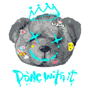 Ilustração de um urso de pelúcia estilizado com adesivos coloridos e uma coroa, acompanhado da frase "Done with it". A arte combina elementos de cultura pop com um design moderno e divertido.