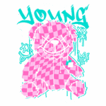 Urso de pelúcia rosa com padrões de quadrados, apresentando grafismos modernos e a frase "Forever Young and Always Cool". Ideal para decoração jovem e urbana.