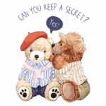 Dois ursos de pelúcia fofos, um usando um chapéu vermelho e uma camisa listrada, e o outro com um chapéu bege e uma camisa listrada. A imagem inclui a frase "Can you keep a secret?" e uma resposta "Yes!" em um balão de fala. Ideal para produtos infantis e decoração.