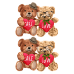 Imagem de dois ursos de pelúcia fofos segurando corações vermelhos com as palavras "CARE" e "LOVE". O urso da esquerda usa um chapéu, enquanto o da direita usa óculos e um laço verde. Ideal para transmitir carinho e amor em mensagens ou decorações.