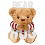 Ursinho de pelúcia fofinho vestindo uma camisa listrada, segurando as palavras "BEAR HUG" em destaque, ideal para transmitir carinho e aconchego.