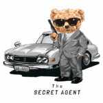 Urso com óculos escuros, vestindo terno, segurando uma arma ao lado de um carro esportivo prata, estilo agente secreto.