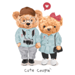 Ilustração de um casal de ursos fofos vestidos de maneira coordenada, com o urso masculino usando óculos e segurando uma câmera, e a ursinha feminina com um laço no cabelo e uma bolsa, rodeados por um coração colorido.