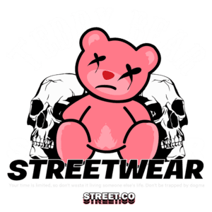 Ilustração de um urso de pelúcia rosa com expressão triste, cercado por crânios, com a frase "Teddy Bear Streetwear". O design reflete um estilo urbano e alternativo, ideal para moda streetwear.