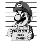 Personagem estilo cartoon com chapéu de polícia, segurando uma placa de identificação com o nome "Mario" e número "13091985", em um fundo com riscas de mugshot.