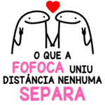 Desenho de duas figuras simpáticas com corações, segurando as mãos, com a frase "O que a fofoca uniu, distância nenhuma separa", transmitindo uma mensagem divertida sobre amizade e conexões.