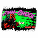 Imagem do Deadpool em estilo de quadrinhos, com ele fazendo um gesto de silêncio enquanto espirra. O fundo é verde vibrante, com texto em roxo dizendo "AHH-CHOO!" e uma fala que diz "My gosh! ...Excuse me!". Data de lançamento em fevereiro, com a marca "DEADPOOL" em destaque.