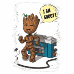 Personagem animado Groot dançando e sorrindo ao lado de um gravador vintage, com a frase "I AM GROOT!" em destaque. Ideal para fãs de quadrinhos e cultura pop.
