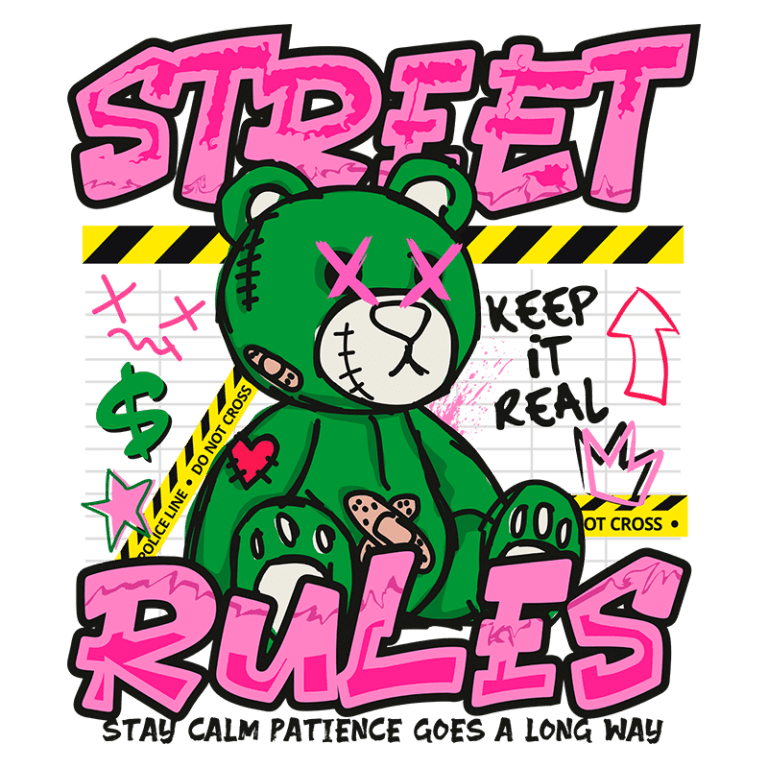 Ilustração de um urso de pelúcia verde com detalhes em rosa, apresentando um estilo urbano e grafite. O fundo contém elementos de aviso, como uma faixa de "polícia" e frases como "Street Rules" e "Stay calm, patience goes a long way". A arte reflete uma estética de street art, com símbolos de dinheiro e setas, transmitindo uma mensagem de autenticidade e resiliência.