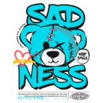 Ilustração de um urso de pelúcia azul com costuras visíveis, exibindo a palavra "SADNESS" em letras grandes e vibrantes. O design incorpora elementos de streetwear, com a mensagem "KEEP SMILE" e detalhes coloridos, simbolizando uma mistura de emoções e encorajamento. Ideal para moda urbana e expressão artística.