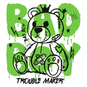 Desenho de um ursinho de pelúcia verde com elementos de rebeldia, como uma coroa, adesivos de curativos e a frase "Bad Boy Trouble Maker", ideal para moda jovem e cultura alternativa.