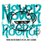 Imagem com arte de graffiti apresentando um urso estilizado usando óculos escuros e uma coroa, acompanhado das frases "Never Regret" e "There are no regrets in life, just lessons" em um estilo urbano e colorido. Ideal para temas de autoajuda e expressão artística.