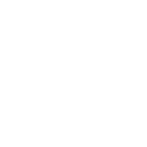 Ilustração de Nezuko, personagem do anime Demon Slayer, com cabelos longos e soltos, vestindo um traje tradicional japonês decorado com folhas. A arte destaca seus chifres e expressão determinada, refletindo sua força e caráter.