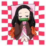 Personagem de anime dormindo em um travesseiro, vestindo um quimono tradicional japonês. A imagem apresenta cabelo longo e escuro, com uma faixa rosa e um acessório verde na boca. Fundo em padrão quadriculado rosa e verde.