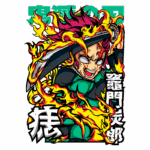 Personagem de anime com cabelo roxo e chamas ao redor, empunhando uma espada, expressando determinação e poder. Elementos gráficos vibrantes destacam sua figura heroica.