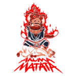 Ilustração de um javali com expressão feroz e chamas ao fundo, sentado sobre uma pessoa vestida de branco. Abaixo da cena, está escrito "AKUM MATATA" em letras estilizadas.