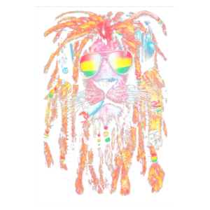 Leão estilizado com cabelo dreadlocks, óculos de sol coloridos e fones de ouvido, fumando um cigarro. Design vibrante que combina elementos da cultura reggae e uma estética ousada.