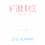 Texto motivacional sobre integridade, destacando a importância de fazer a coisa certa mesmo quando ninguém está observando.
