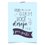 Imagem com uma citação motivacional em um fundo azul claro. O texto diz "seja quem você deseja ter por perto", acompanhado de elementos gráficos como estrelas e flores, transmitindo uma mensagem de autoconfiança e positividade.
