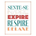 Texto motivacional em português com as palavras "Sente-se, Inspire, Expire, Respire, Relaxe" em um design estilizado, promovendo bem-estar e autocuidado.