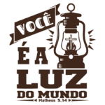 Imagem com a frase "Você é a luz do mundo" acompanhada de uma lanterna e elementos gráficos. Referência bíblica em Mateus 5:14. Ideal para temas de fé e inspiração.