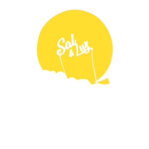 Logo da marca Sal & Luz, representando uma lâmpada estilizada com cor amarelo vibrante e detalhes em branco. Ideal para identificar produtos ou serviços relacionados à iluminação e criatividade.