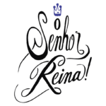 Texto estilizado com a frase "Senhor Reina!" acompanhado de uma coroa azul, simbolizando realeza e adoração. Ideal para temas religiosos e de louvor.