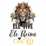 Imagem de um leão majestoso com uma coroa, rodeado por rosas brancas, acompanhado do texto "ELE VIVE, Ele Reina". Ideal para temas de força, realeza e espiritualidade.