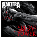 Capa do álbum "Vulgar Display of Power" da banda Pantera, apresentando um punho cerrado com detalhes em vermelho, simbolizando força e agressividade no estilo gráfico característico do metal.