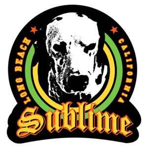Logotipo da banda Sublime, apresentando a imagem de um cão com fundo em cores vibrantes, localizado em Long Beach, Califórnia. Texto em destaque "Sublime" com estilo gótico, realçando a conexão com o reggae e a cultura californiana.