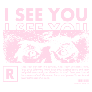 Imagem com texto estilizado em rosa, apresentando a frase "I SEE YOU" em destaque, acompanhada de uma ilustração de olhos expressivos. O texto explora temas de conexão, emoção e natureza, com uma referência à lua e ao mar. Ideal para transmitir mensagens sobre empatia e autodescoberta.