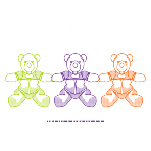Imagem com três ursos de pelúcia coloridos (verde, roxo e laranja) com a frase "Forever Young" em destaque. O design transmite uma mensagem sobre amor e momentos juntos, simbolizando a permanência da juventude no afeto. Ideal para produtos infantis ou temáticos de carinho.