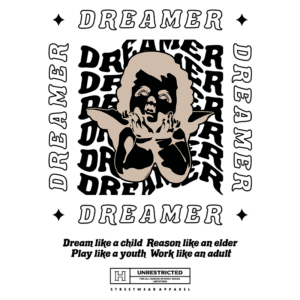 Design gráfico com a palavra "DREAMER" repetida em fundo, apresentando uma ilustração de um anjo com expressão sonhadora. Inclui a frase "Sonhe como uma criança, raciocine como um idoso, brinque como um jovem, trabalhe como um adulto". Estilo urbano e moderno, representando uma marca de streetwear.