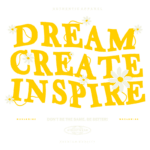 Texto alternativo: Design de camiseta com as palavras "DREAM CREATE INSPIRE" em amarelo, rodeadas por flores brancas, destacando a mensagem "Não seja o mesmo. Seja melhor!" e a marca "Streetwear" com ênfase em qualidade premium.