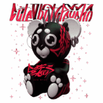 Urso de pelúcia estilizado, com pelagem preta e detalhes em vermelho, usando óculos e com um brinco. O fundo é verde com estrelas brilhantes, destacando a arte gráfica. Ideal para colecionadores de itens únicos e criativos.